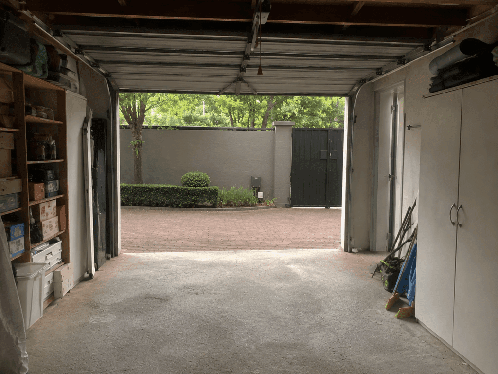 A Peer-to-Peer Platform for Renting Spare Storage Space
